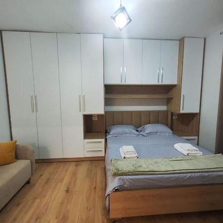 Starlight Downtown Apartment Tirana Exteriör bild