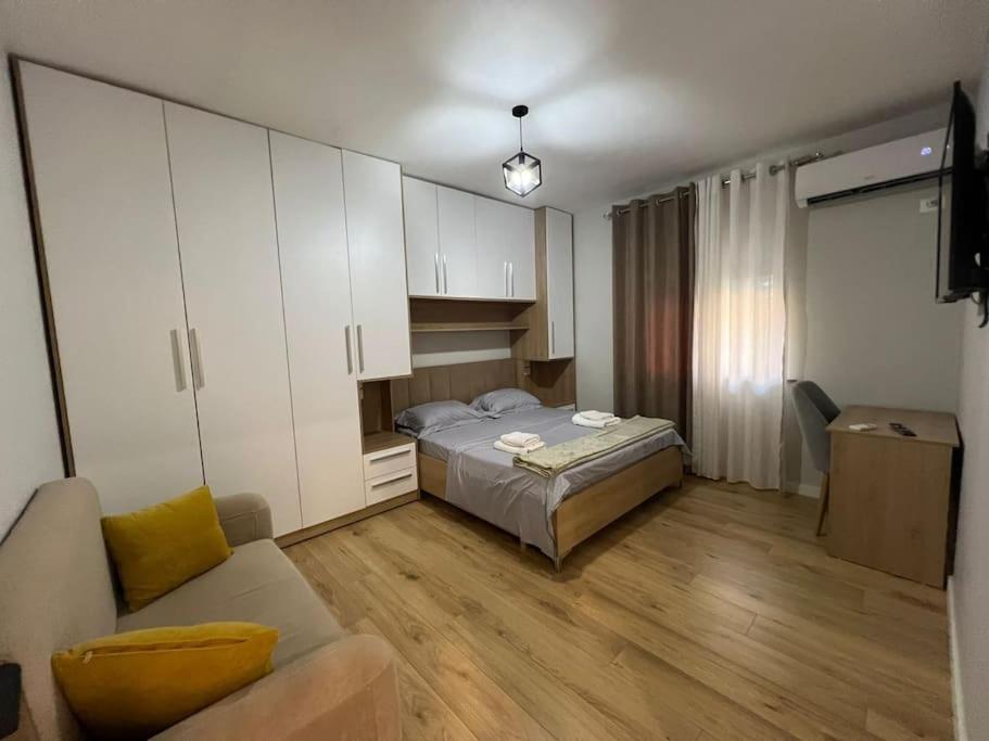 Starlight Downtown Apartment Tirana Exteriör bild